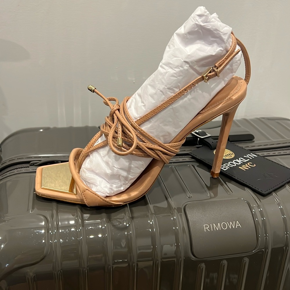 Schutz - Vikki Sandal - Never worn - Size 8
